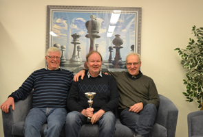 Veteranerna Bertil, Sören och Sture tar igen sig efter tävlingen.