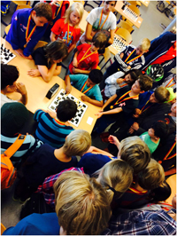 Trängsel vid särskilningsspel mellan Ludvig och Akash Foto: Carl Fredrik Johansson